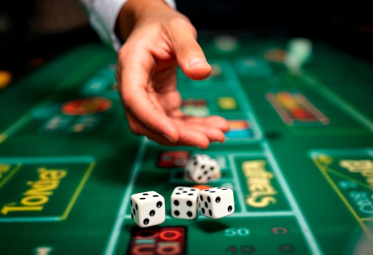 Penyelam iplaybet menjelajah laut digital